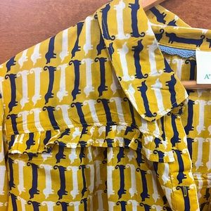 Lightweight cotton button-down with beautiful details